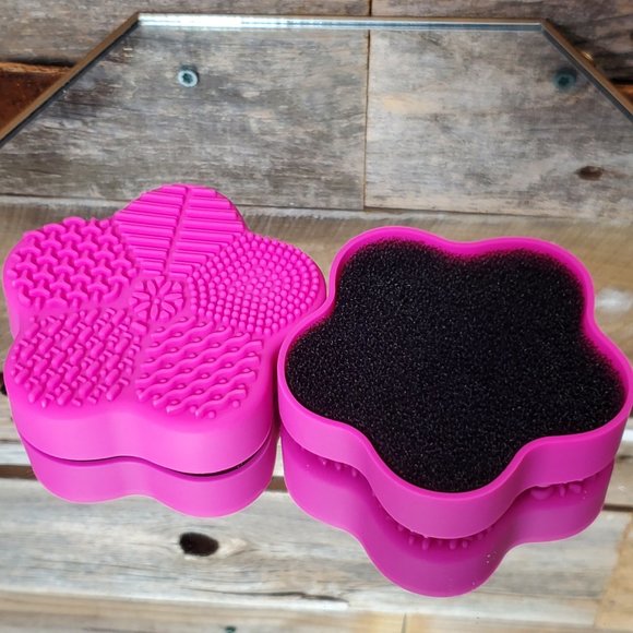 Silicone Makeup Brush Cleaning Pads - Fuchsia Pink - Set of 2 - Flower - Picture 4 of 4